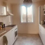 Cozy Apartment Near City Center And Train Station