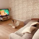 Cozy Apartment Near City Center And Train Station